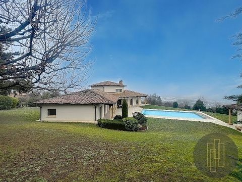 Perched on the heights of the charming village of Limas, this exceptional villa offers breathtaking panoramic views and high-end amenities, worthy of a rare and sought-after way of life. Built in 1994 and entirely on one level, it captivates from the...