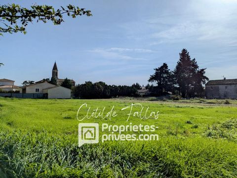 En exclusivité, Clotilde Fallas vous présente ce terrain idéalement situé dans un quartier résidentiel paisible de Travaillan. Avec une superficie généreuse de 950 m², ce terrain plat vous offre la possibilité de réaliser le projet de vos rêves avec ...