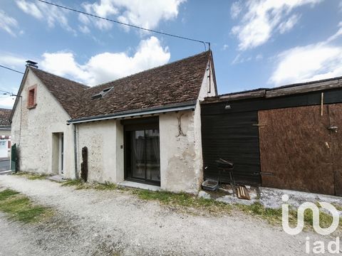 iad France - Sébastien Bounioux vous propose: À vendre – Maison familiale proche centre-ville Située à proximité immédiate du centre-ville. -Au rez-de-chaussée, vous trouverez une cuisine aménagée et équipée, un salon et séjour. -À l’étage, trois cha...