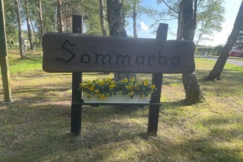 Benvenuti in una delle zone costiere più belle della Svezia, dove questa piccola guesthouse offre un soggiorno tranquillo su un terreno condiviso con la casa vacanze del proprietario. Situata in una tranquilla zona residenziale a pochi passi dalla sp...