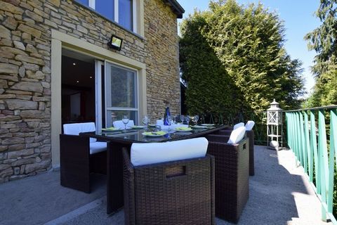 This 3-bedroom delightful holiday home in Chassepierre can comfortably house up to 8 people. The private garden and terrace allow you to soak up the picturesque views. Enjoy a delicious barbecue on the terrace with a view of the river. You can enjoy ...