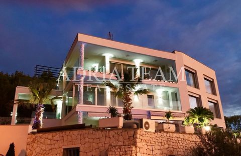 A newly built villa for sale with 436 m2 of living space with a beautiful panoramic view in Podstrana. The villa consists of a ground floor and 2 floors with 8 bedrooms, a reading room, two living rooms, 3 kitchens, 7 bathrooms, 3 hallways, two large...