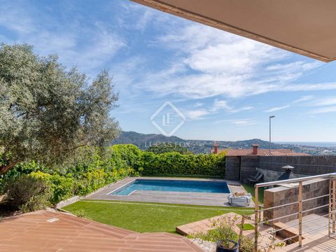 The house is located in Argentona, an excellent town in the heart of Maresme, with a connection in 10 minutes by car to the beaches in the area and only 5 minutes by car to the capital, Mataró. In addition to its excellent communication by road, it n...
