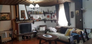 Price: €127.000,00 District: Pamporovo Category: House Area: 130 sq.m. Plot Size: 600 sq.m. Bedrooms: 3 Bathrooms: 1 Location: Mountainside Independent✔ BBQ / alcove✔ Additional buildings✔ Sewer✔ Electricity✔ Water✔ Local central heating✔ Fireplace✔ ...
