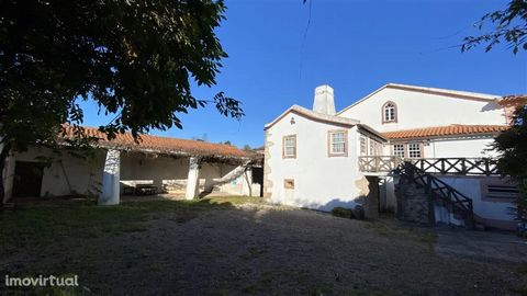 Come and visit one of the properties of choice in Moura Morta, Vila Nova de Poiares 35 km from Coimbra. Quinta do Sourinho, with a gross construction area of 1000m2, has a house with 3 floors, the ground floor consisting of cellar, olive oil and cere...