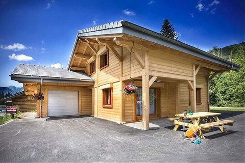 Come and reside in this individual chalet that is ideal for a group of friends or families on a vacation. You can spend time relaxing or enjoying on the terrace or in the private garden relishing delicious barbecue meals. Distance from the centre of ...
