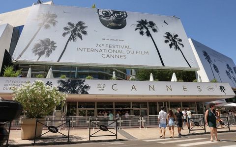 CANNES NEL CUORE DI LA BANANE A 200 METRI DALLA CROISETTE E A 100 DALLA RUE D'ANTIBES RISTORANTE CON SUPERFICIE DI ESTRAZIONE DI 150 M2 TERRAZZA DI 120 COPERTI CON MOBILI +/- 30 000€ NESSUN PERSONALE DA RIPRENDERE BIRRIFICIO GRATUITO ATTIVITÀ A BASSO...