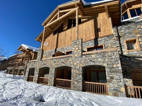 Luxury residence, SOUTH-EAST exposure and unobstructed view for this studio located about 15 minutes walk from the center and ski slopes (PARADISKI area), or 3 minutes thanks to a private shuttle system. On the ground floor with access to a common gr...