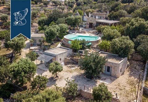 In the heart of Puglia, in the wonderful town of Monopoli, among centuries-old olive groves, there is this splendid villa offering a unique view of the sea and the enchanting countryside. This recently-renovated property is made up of various multi-s...