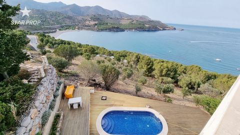L'agence immobilière Star Prop est fière de présenter une résidence impressionnante située à Llançà, Girona, offrant une vue spectaculaire sur la mer et la côte la plus authentique de la Costa Brava. Cette maison, située dans un quartier calme, est u...