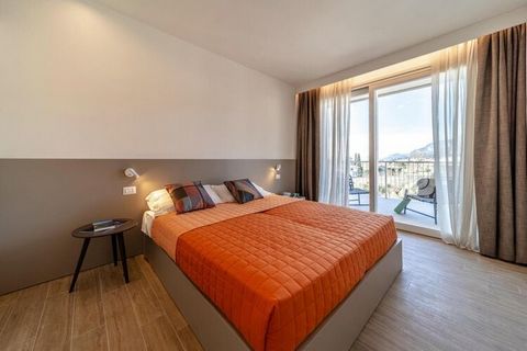 Holiday complex completed in 2020 with 36 comfortably furnished apartments, only approx. 10 minutes' walk from the center of Garda. All apartments have WiFi, satellite TV, air conditioning and a furnished balcony or terrace. Outside you will find a s...