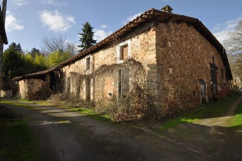 Stone built farmhouse to renovate in a small Charente village, only 10 minutes away from shops. On the ground floor, this house has a main room with an old bread oven, a fire place and stone sink, as well as two other rooms to convert (subject to nec...