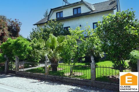 Experience the Charm of Living in Central Portugal | Large House with Tourism Potential in Alvaiazere Discover the perfect opportunity to own a large house with immense tourism potential in the charming town of Alvaiazere, located in the heart of Cen...