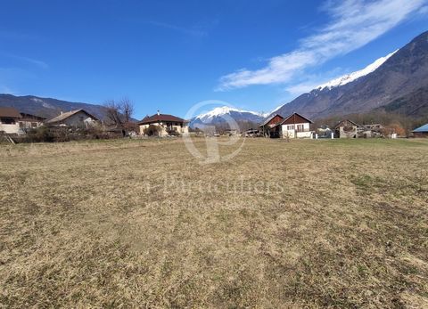 IN ST PIERRE DE BELLEVILLE Building land of 801 m2 to be serviced. In a small mountain village, come and discover a well-exposed terrain in a quiet and pleasant environment. You will be able to build your new life serenely. You will have some ameniti...