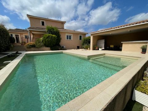 Discover this superb Family Villa in the heart of Aumes, a small village near Pézenas, with a living area of 160m2 Close to all shops, not overlooked and above all quiet. A75 motorway in the immediate vicinity linking Montpellier to Béziers. Enjoy th...