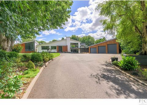 Located in the south Leicestershire village of South Kilworth, This Home is a property of distinctive style and design. Found at the top of a spacious private tarmac drive lined with tall graphite eco fencing, it is approached from Welford Road throu...