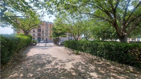 Marseille (13014) LES CHESTNUT TREES / INVESTMENT PRODUCT +++ The apartment is located in one of the small buildings at the top of the Marronniers condominium. Located on the ground floor, it features a balcony, a cellar and lovely views of the garde...