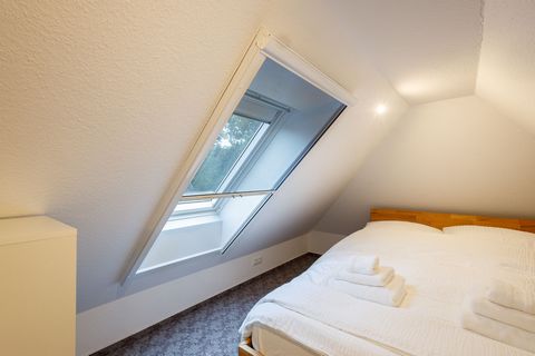 Our great accommodation is anything but ordinary. Enjoy your stay in our exclusive Tiny House with North German charm. The house is in a prime location near the Elbe and is ideal for starting tours into the Alte Land or getting to know Buxtehude bett...