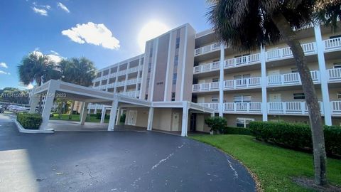 Great opportunity!!! Beautiful, modern and spacious 2 bedrooms, 2 bathrooms unit in the heart of Coral Springs. Location close to Coral Square Mall, shopping plazas, restaurants and excellent schools. This elegant unit features tile and new vinyl flo...