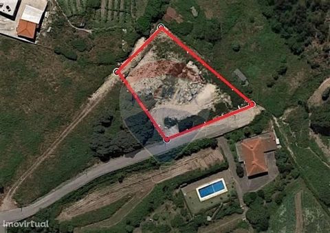 Terrain d’une superficie totale de 1965 m2 , à Polvoreira (destiné à l’espace agricole, d’élevage et forestier), à 3 minutes de l’entrée de l’autoroute. En ce moment, vous ne pouvez pas pour la construction, mais peut-être une possibilité de placemen...