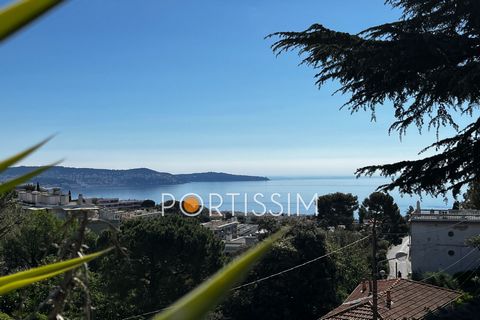 ALPES-MARITIMES (06) NICE WEST In a prestigious and residential area, 10 minutes from the heart of Nice, you will find this villa sitting on a plot of 1000m² on 3 levels with lift, more than 330m² of living space. Living room of 75m² with a magnifice...