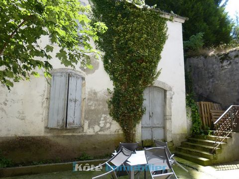 Village house to be completely renovated. Ideally located in the heart of the village. To be discovered. Features: - Garden
