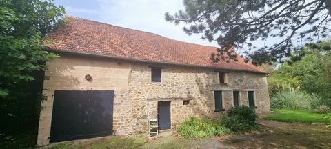 Come and discover this magnificent set of 2 houses located in the town of GRAIGNES-MESNIL-ANGOT 15 minutes from CARENTAN. The main house offers single-storey living and consists of an entrance hall, living room/kitchen, office, bathroom, bedroom acco...