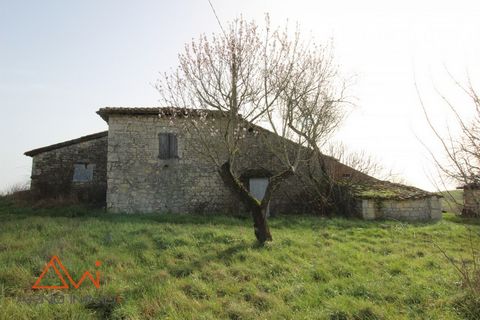 Benoît IBARS, a native of the area, discovered this property and presents it to you. Commercial agent registered with the RSAC of Albi under the number 892724899. You can contact him on ... or by email: ... It is an old limestone farmhouse located no...