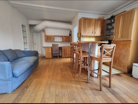 Near Place de la République and LE MARAIS neigborhood, this typically Parisian apartment is - 39m² - bright - in a good quality residence. The apartment consists of - a large room with living room and open kitchen - a large bedroom with a double bed....