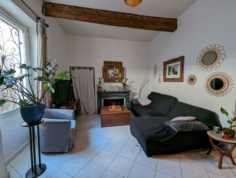 In your new Laborie real estate agency located in Puisserguier, come and discover in the center of our village, this pretty village house type T5 of about 120 m2 on three levels with garage and terrace. Composition: Ground floor: A garage of 26 m2, a...