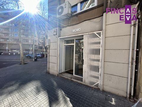 Fincas Eva presents this cozy place in the Les Corts neighborhood, 5 minutes walk from Sants station. The premises have been recently renovated and are in good condition, it consists of 35m2 built and 33m2 useful according to the cadastre. It is an e...