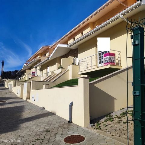 Buy House T3 in Branca, Albergaria-a-Velha * Townhouse * 3 Bedrooms * 1 Office * Living room with fireplace and balcony * 3 Bathrooms * Built-in cabinets * Closed garage Want to buy House T3 in Branca, Albergaria-a-Velha? House T3 inserted in develop...
