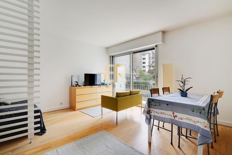 PARIS XIXth - Buttes Chaumont - AUTHORIZED LIBERAL PROFESSION - Br Immobilier offers you this SUPERB STUDIO with BALCONY in a 1970's condominium of GOOD WORKMANSHIP very well maintained. The apartment is located on the 2nd FLOOR with ELEVATOR and con...