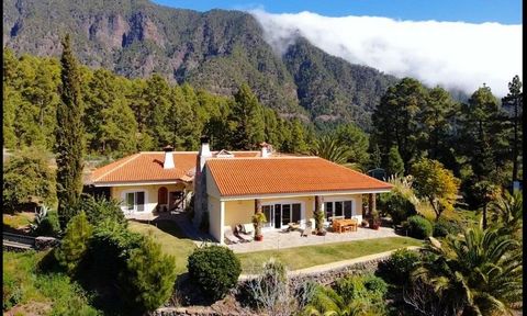 This Mediterranean-style farm offers an ideal space for people and horses in a unique environment, surrounded by a nature reserve. Located in the Cumbrecita National Park, a 48,000 m² property with views of the Bejenado, the Atlantic Ocean and the mo...