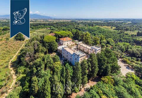 This luxurious villa, built in the XVIII century and recently restored, is a magnificent combination of historical charm and modern comfort. Located surrounded by beautiful landscapes of the Tuscan rural area, it offers the perfect balance between so...