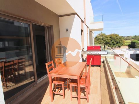2 bedroom apartment, semi-new with modern lines, 800 m from the pier to Ilha de Cabanas. This cozy apartment consists of 2 bedrooms, 1 of which is en-suite, 2 bathrooms, living room and kitchen, fully equipped with Bosch appliances, in an open space ...