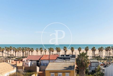 Maison à rénover de 558 m2 avec terrasse de 38m2 et vues dans la région de El Cabañal - El Grau, Valencia. et buanderie. Ref. VV2403008 Features: - Terrace