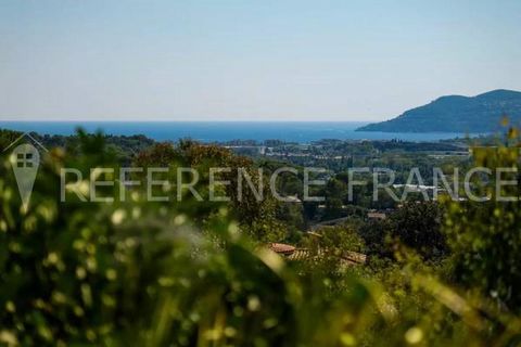 Rare. In absolute calm. Lovely villa in perfect condition of 300 m² in total (approximately 200 living space) built in 2003. Magnificent panoramic view over the hills and down to the sea. Access to the villa on one level with a large vehicle platform...