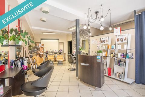 Situé au cœur de la commune animée du Bourgneuf-la-Forêt (53410), ce salon de coiffure mixte bénéficie d'un emplacement stratégique dans un environnement dynamique. Avec ses 50 m², il se trouve au centre d'une localité de 1700 habitants offrant un ca...
