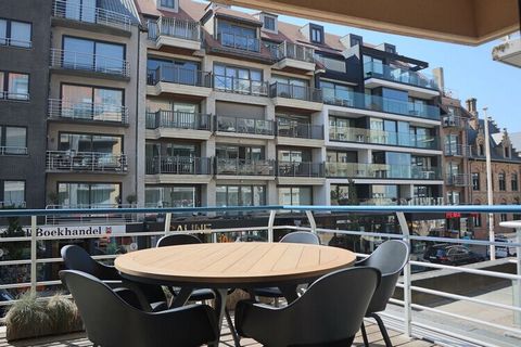 2 bedroom apartment in the center of Nieuwpoort bath. Spacious sun terrace. Garage within walking distance included in the price. Located amidst the bustling streets of Nieuwpoort's captivating coastal town, this exceptional apartment epitomizes the ...