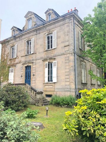 Private mansion located in a quality environment, in the city center of Brive. 400 m2 comprising 8 apartments, 6 of which have been refurbished, equipped and furnished with very good quality materials, the other 2 are being renovated. 3 rented office...