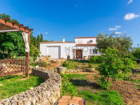 We offer you a house with land in a very peaceful area but at the same time, only 5 minutes from the town of Alaior. Built to a very high standard, it is perfect to live in all year round and every detail has been thought of. On the ground floor is t...