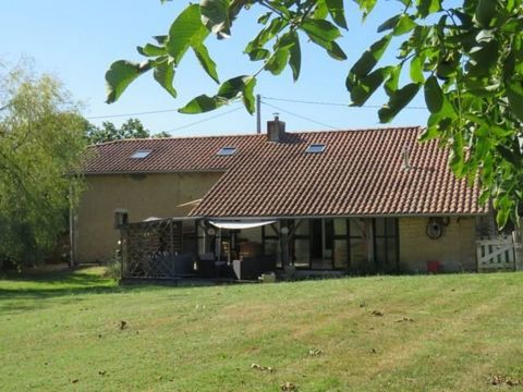 Beautiful property in the countryside consisting of a pleasant house of 177 m2 with 4 bedrooms. Plus a large glazed room of more than 31 m2 `a large plot of land of more than 1.23 hectares all fenced. A semi-buried swimming pool of 7.50 m by 3.80 m w...