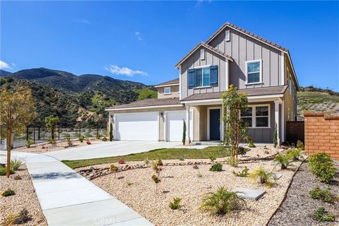 Premium corner location within the gated and highly sought-after Sierra Bella community. This spacious 5 bedroom, 3 bathroom home boasts 3,912 sq ft and is situated on a Cul De Sac at one of the highest points in the community offering beautiful view...