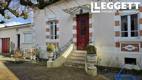 A27609SOC24 - Beautiful traditional house from the 30s is located in SARLIAC SUR L ISLE. This charming house has 170 m² of living space. It comprises: Ground floor: A double living room with access to the garden terrace. Fitted kitchen, bathroom with...