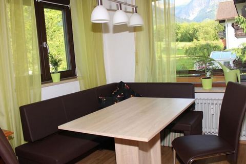 Cozy 3-room holiday apartment in Fischen-Au. Spacious living room with large couch and satellite TV. Spacious kitchen with dishwasher and seating area. Sunny holiday apartment with south-facing balcony and beautiful views.