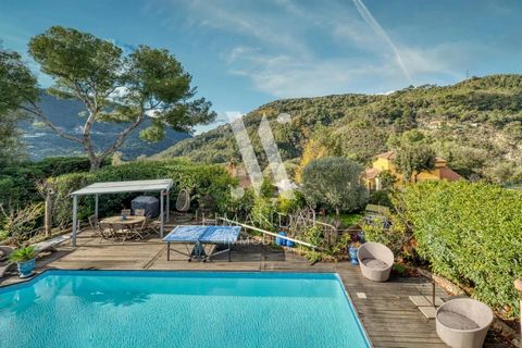 In a private and secure domain near the village of La Turbie and Laghet, 15 minutes from Monaco. A charming Provençal-style villa of 193 m2 and grounds of 2,000 m2 in a quiet area, not overlooked, with an unobstructed view of the greenery and the mou...