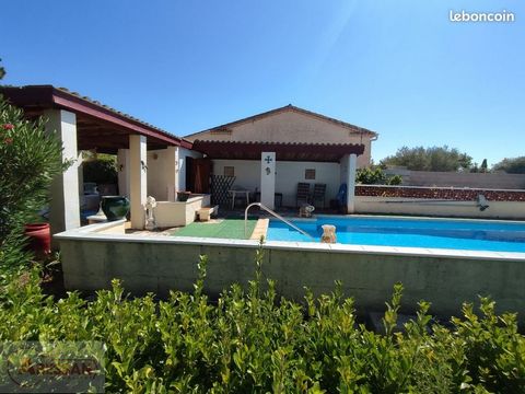 For sale in Usclas d'Herault, 10 minutes from Pezenas, 20 minutes from Beziers, and 35 minutes from Montpellier. We present to you this beautiful renovated single-storey villa of 117 m² of living space, including: an entrance, a living room of 40 m2 ...