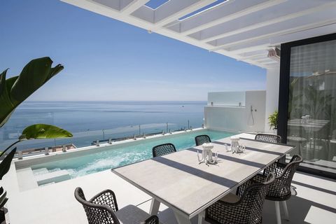 Vous rêvez d'un paradis en bord de mer, où chaque journée vous offre une vue panoramique sur la Méditerranée? Bienvenue à Almuñécar, où le luxe rencontre la tranquillité dans des villas de prestige à quelques pas de la plage. Situées à seulement 45 m...