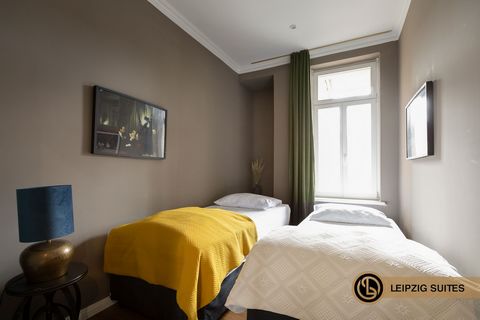 4-room suite at Lindenauer Markt. Perfect for families with children. Bedroom 1 (1 x single bed) Bedroom 2 (1 x bunk bed for 2 persons) Bedroom 3 (1 x double bed for 2 persons) Bedroom 4 (1 x double bed) Double beds (box springs) can be separated. Hi...